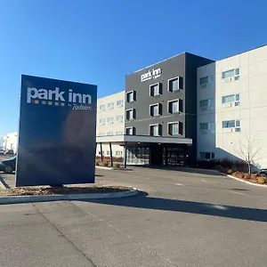 Park By Radisson Edmonton Airport Мини-отель